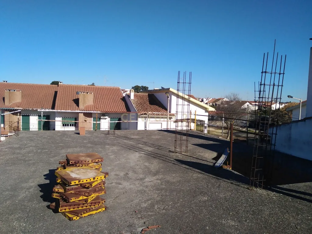 Moradia por terminar em Alcains - Image 29
