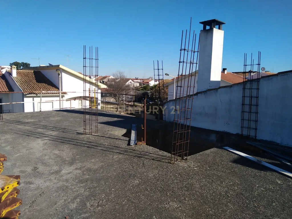 Moradia por terminar em Alcains - Image 30