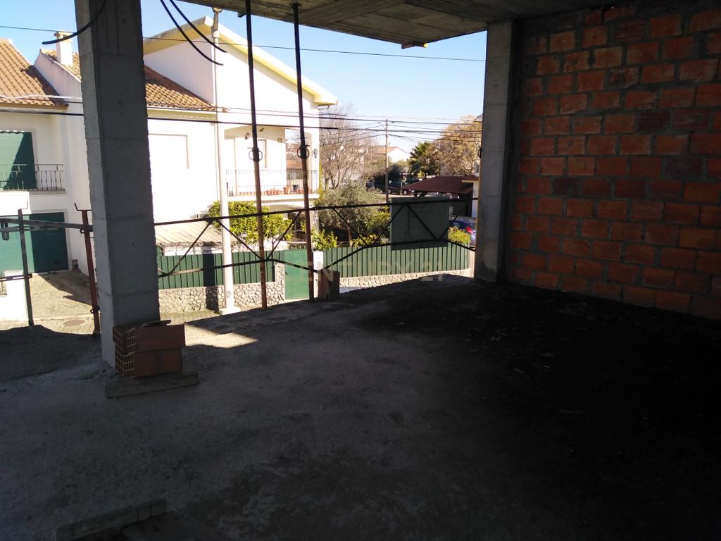 Moradia por terminar em Alcains - Image 22