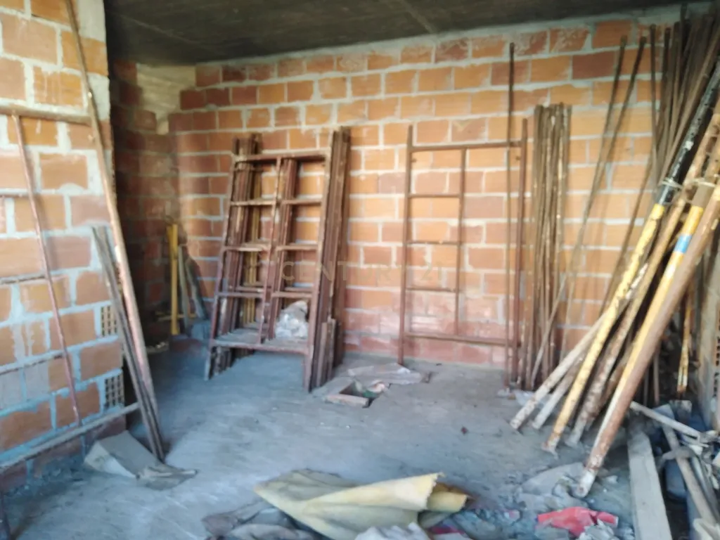 Moradia por terminar em Alcains - Image 12