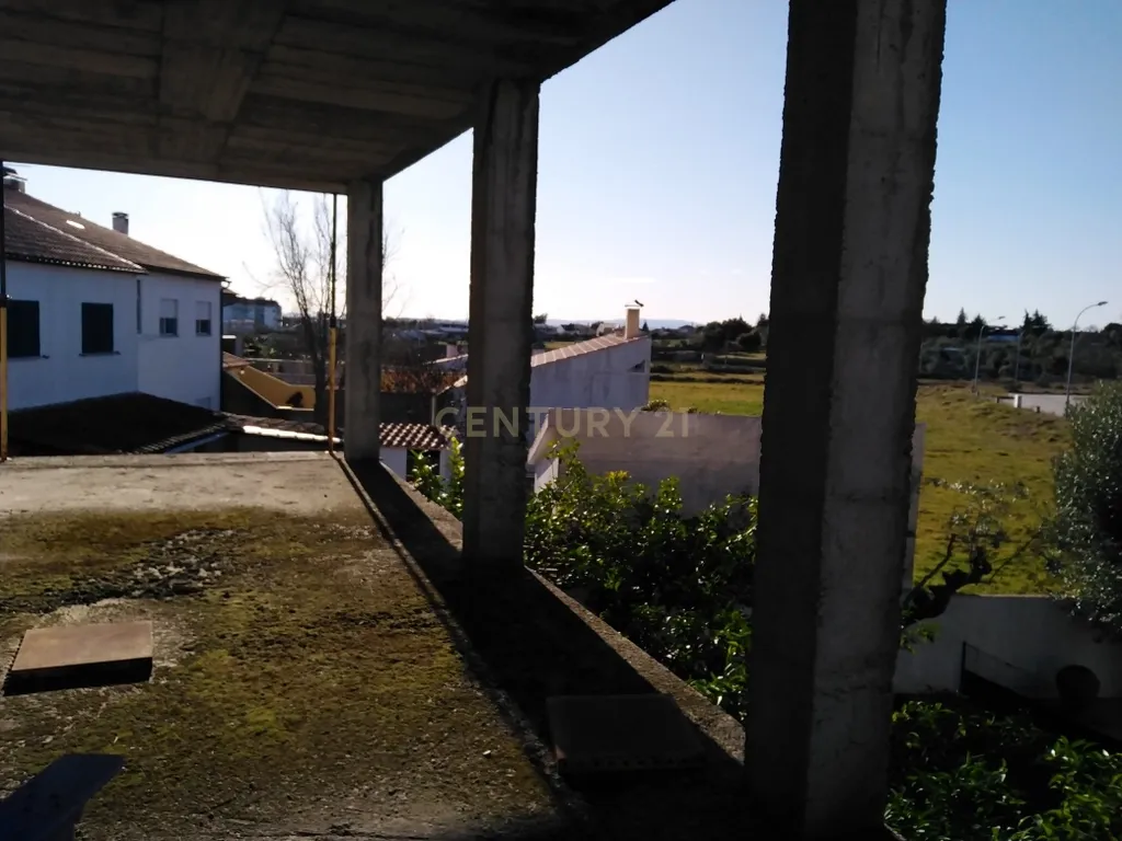 Moradia por terminar em Alcains - Image 18