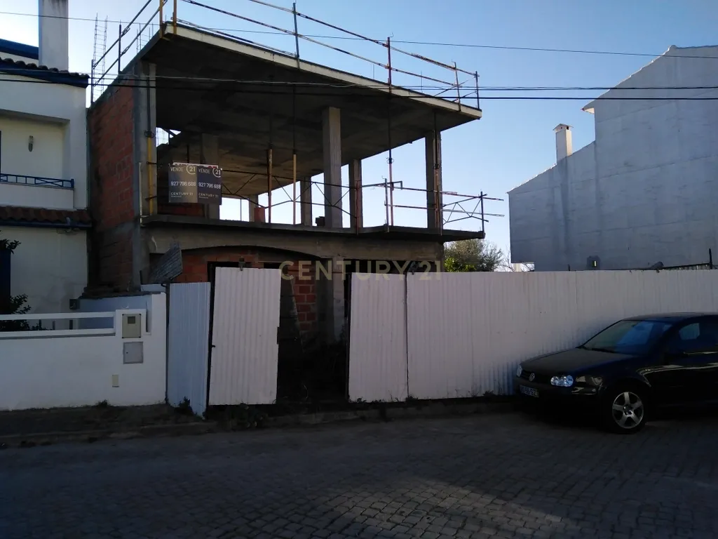 Moradia por terminar em Alcains - Image 4