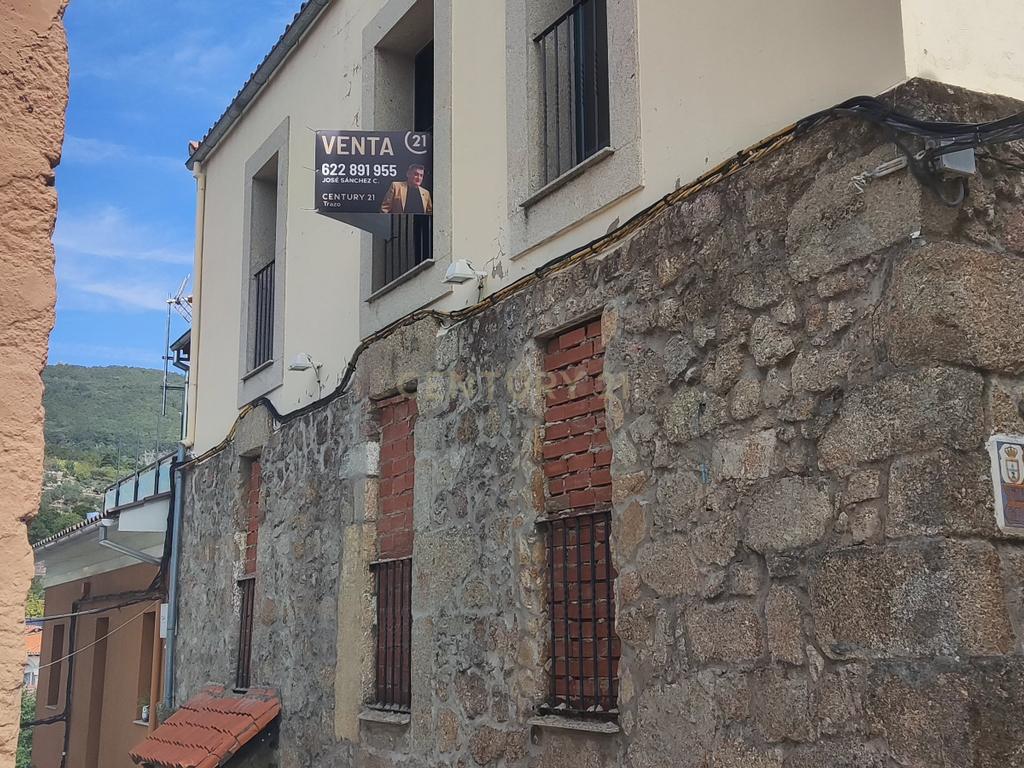 Casa Rústica com 10 Quartos e Elevador em Cáceres - Image 1