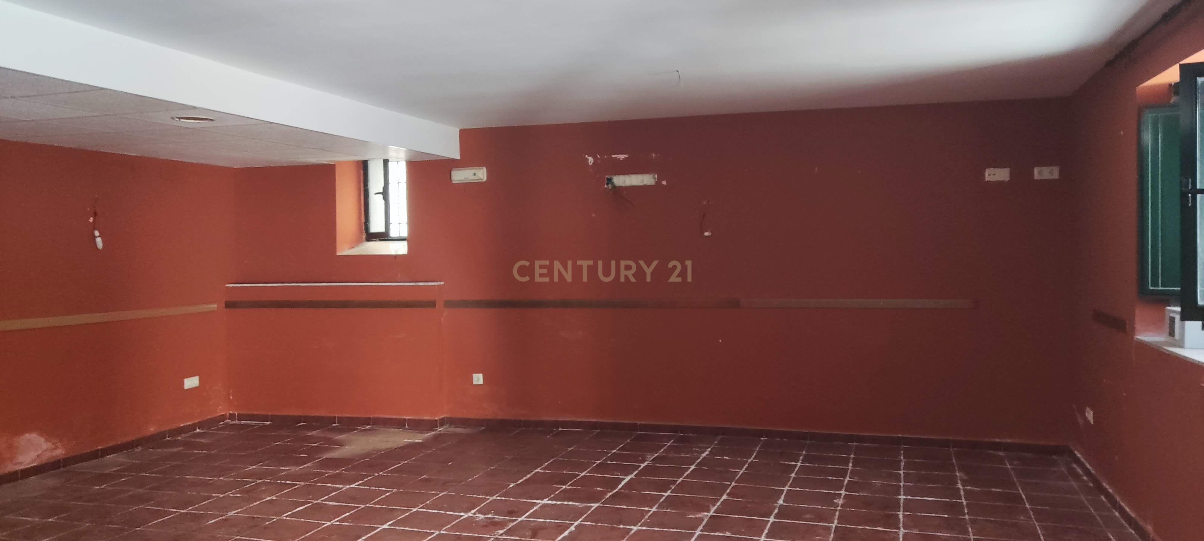 Casa Rústica com 10 Quartos e Elevador em Cáceres - Image 11