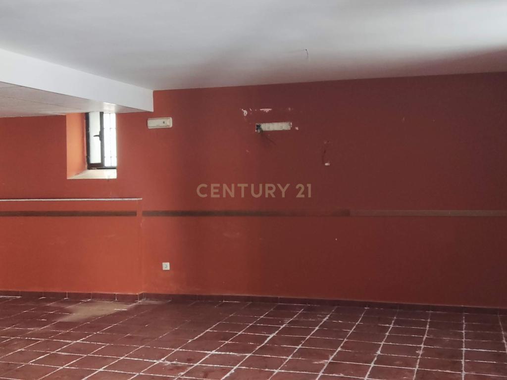Casa Rústica com 10 Quartos e Elevador em Cáceres - Image 11