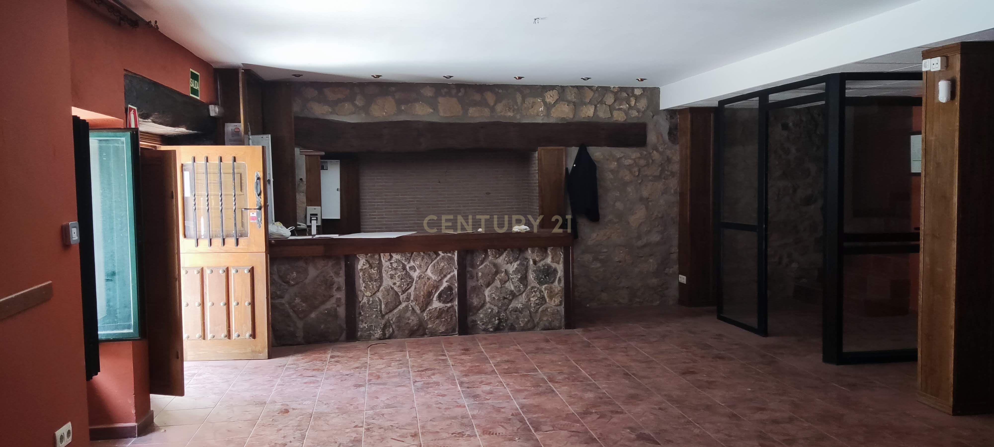 Casa Rústica com 10 Quartos e Elevador em Cáceres - Image 10