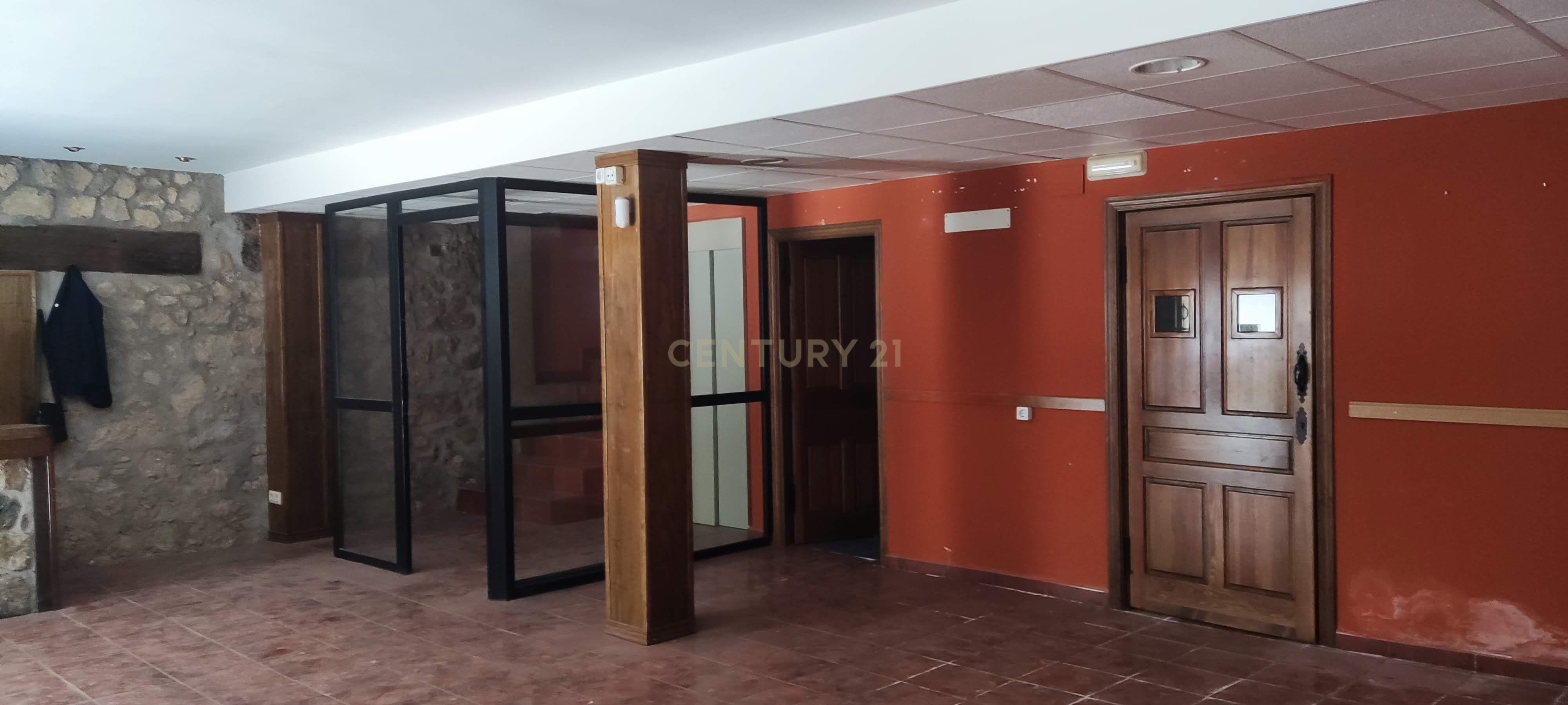 Casa Rústica com 10 Quartos e Elevador em Cáceres - Image 14