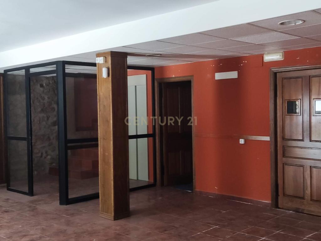 Casa Rústica com 10 Quartos e Elevador em Cáceres - Image 14