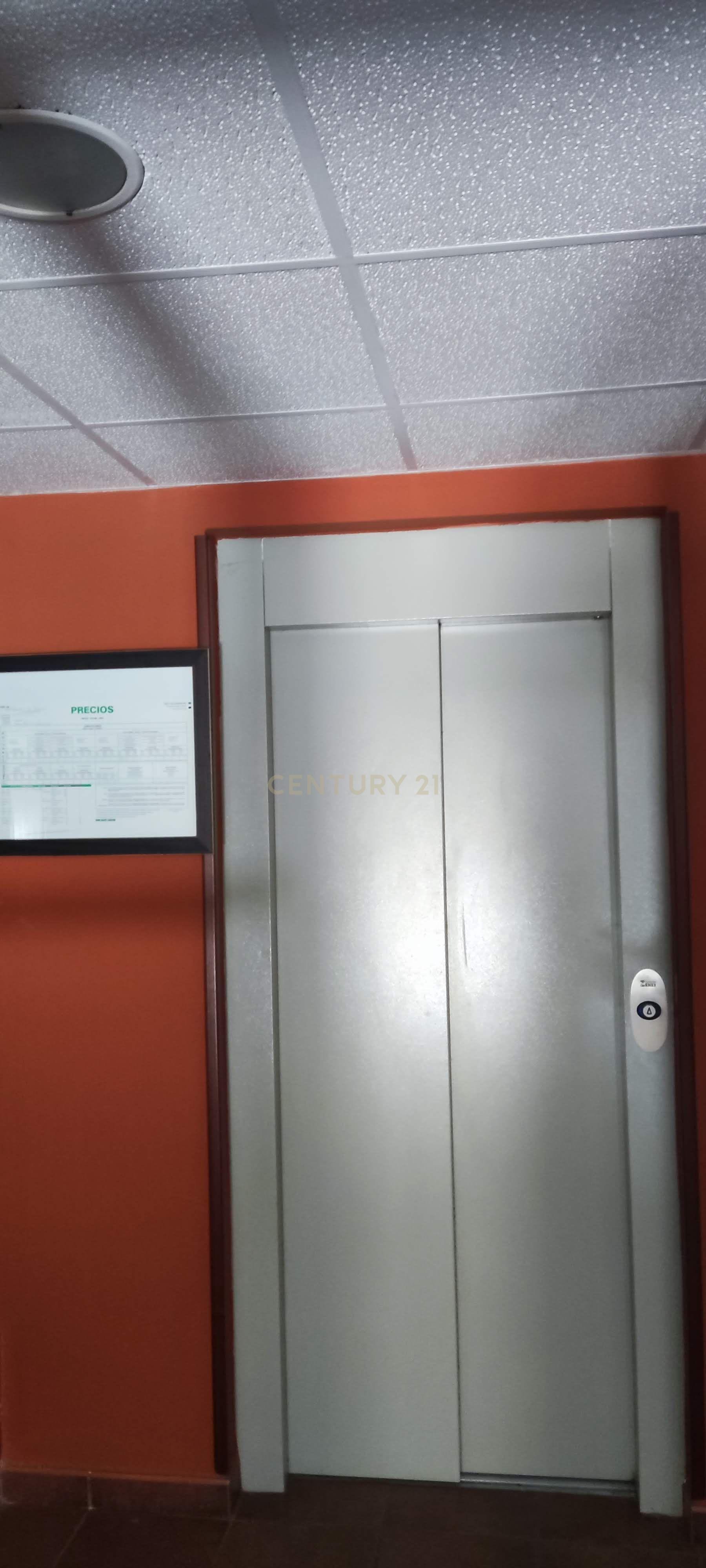 Casa Rústica com 10 Quartos e Elevador em Cáceres - Image 16