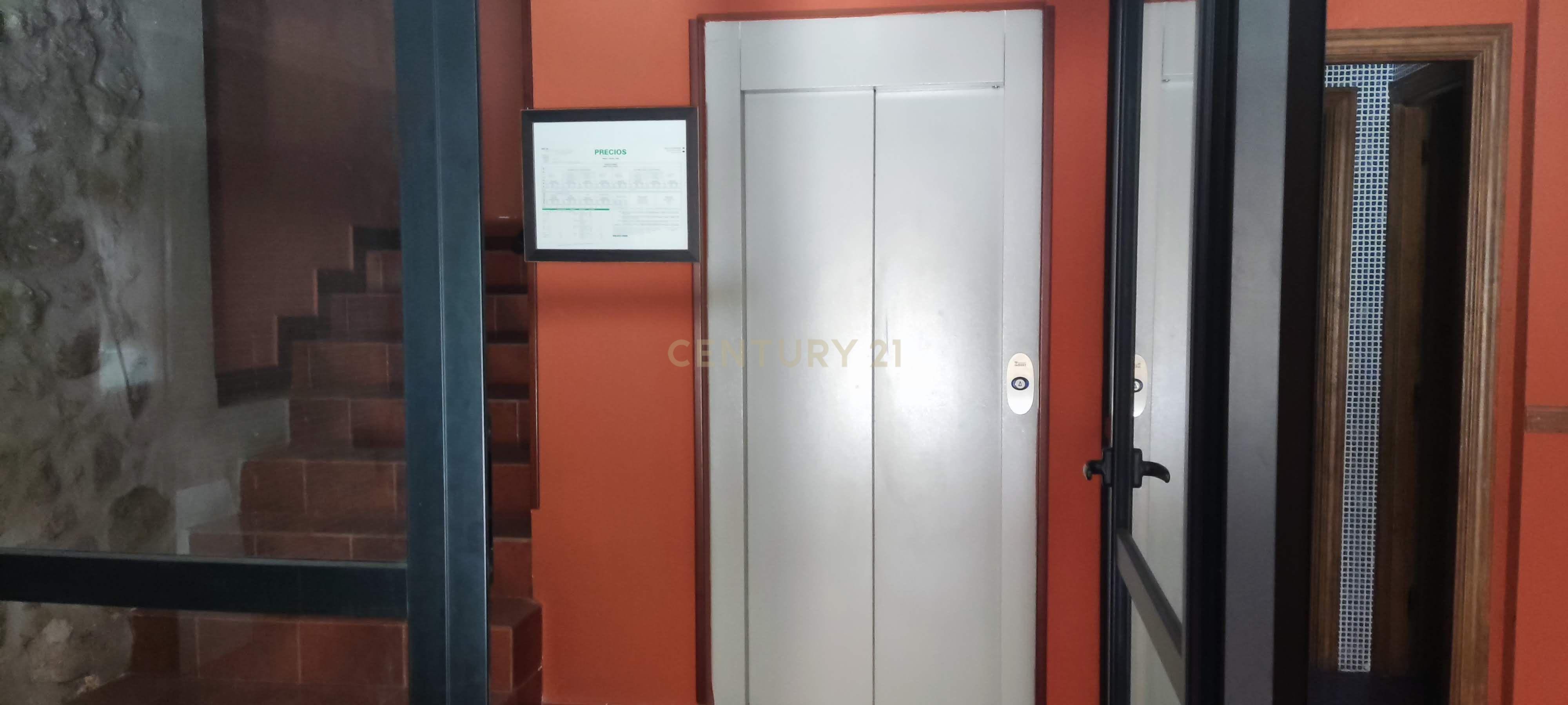 Casa Rústica com 10 Quartos e Elevador em Cáceres - Image 15