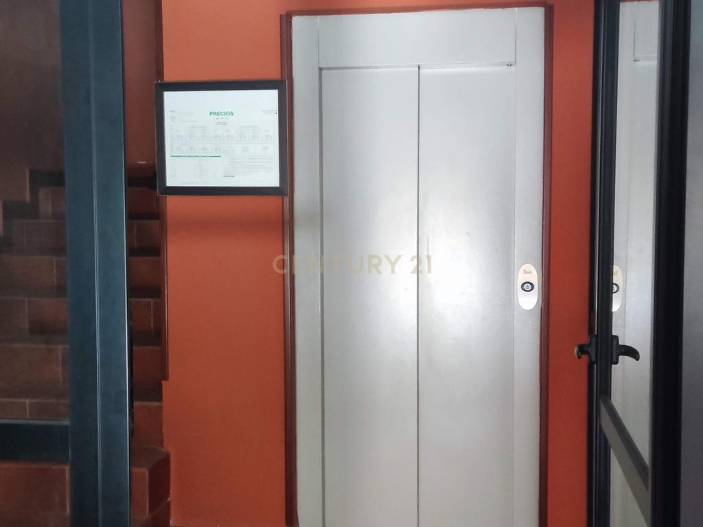 Casa Rústica com 10 Quartos e Elevador em Cáceres - Image 15