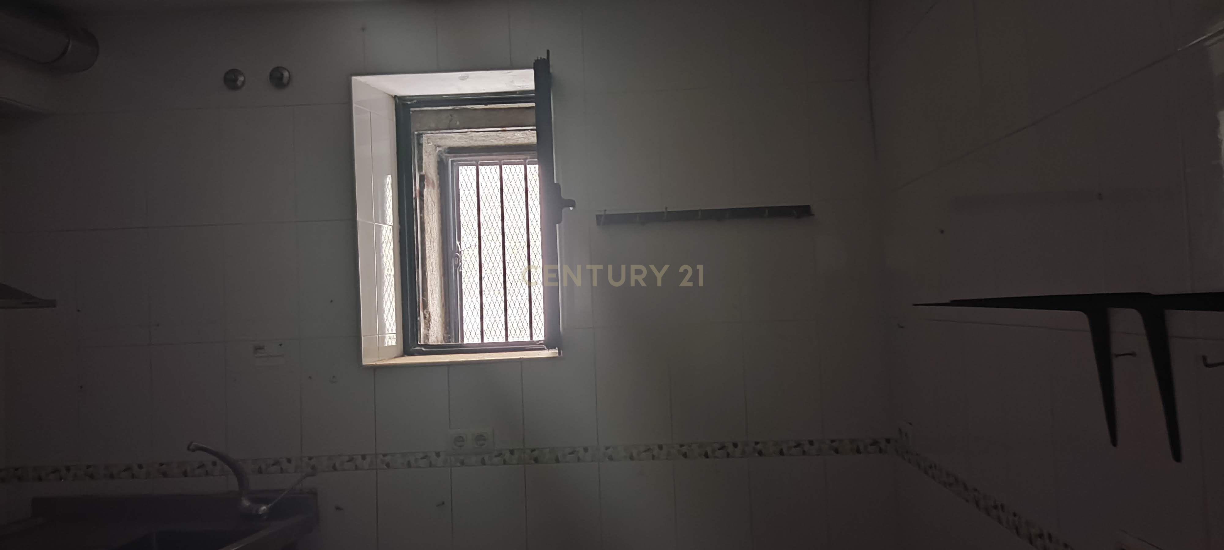Casa Rústica com 10 Quartos e Elevador em Cáceres - Image 12