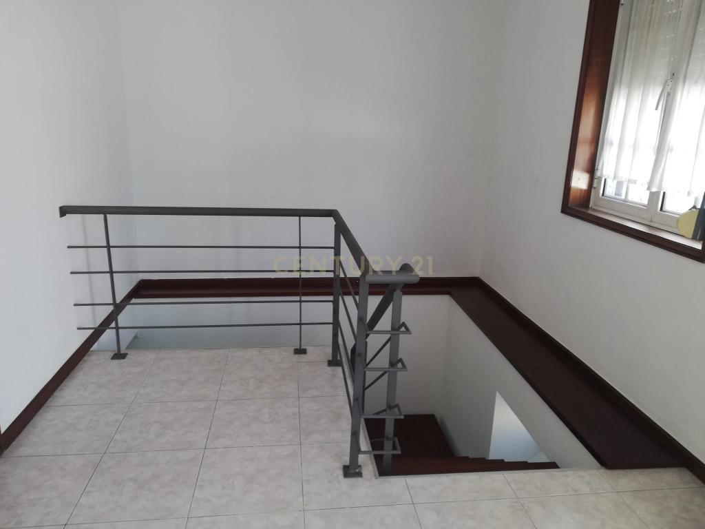 Moradia T2, Antas, à Praça Velasquez - Image 13