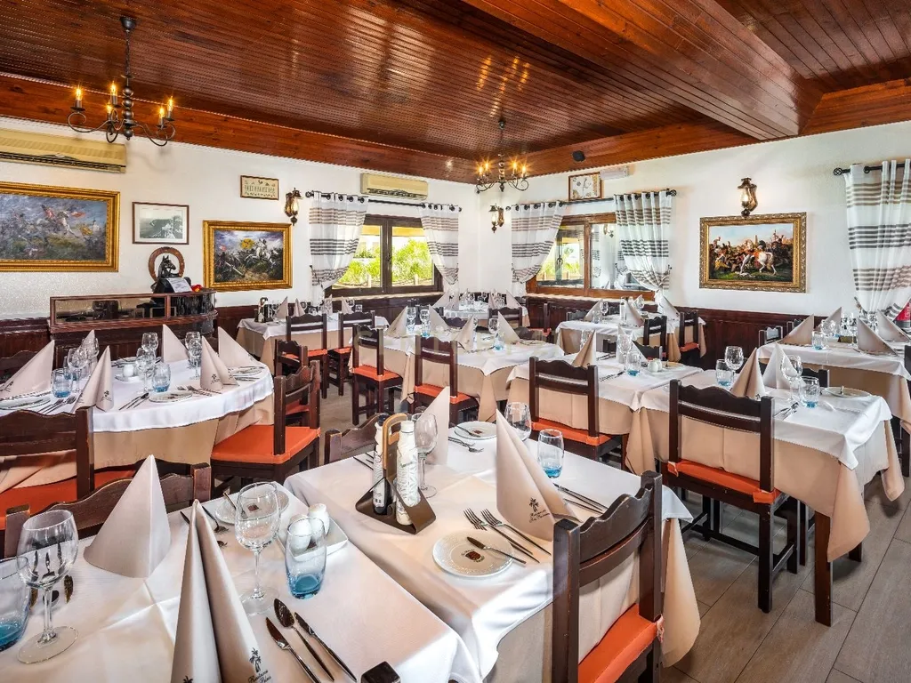 Habitação com Restaurante e Terreno a 500m da praia - Albufeira - Image 12