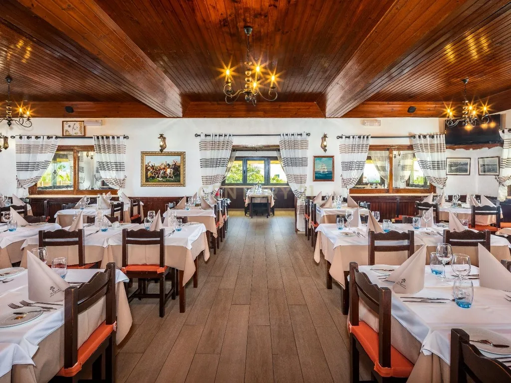 Habitação com Restaurante e Terreno a 500m da praia - Albufeira - Image 9