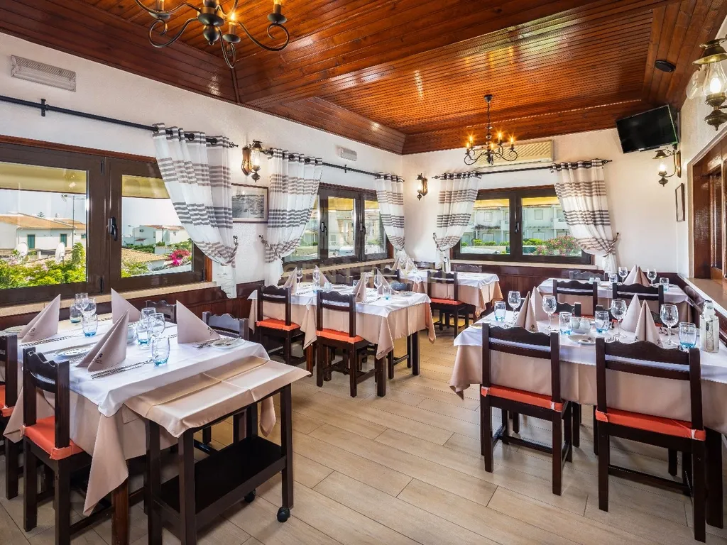 Habitação com Restaurante e Terreno a 500m da praia - Albufeira - Image 10
