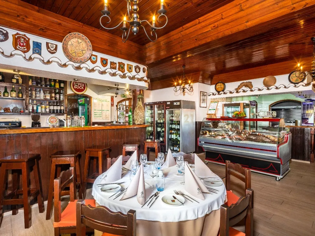 Habitação com Restaurante e Terreno a 500m da praia - Albufeira - Image 14