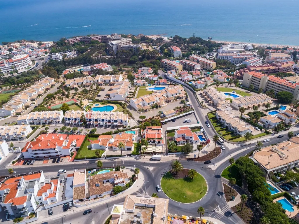Habitação com Restaurante e Terreno a 500m da praia - Albufeira - Image 4