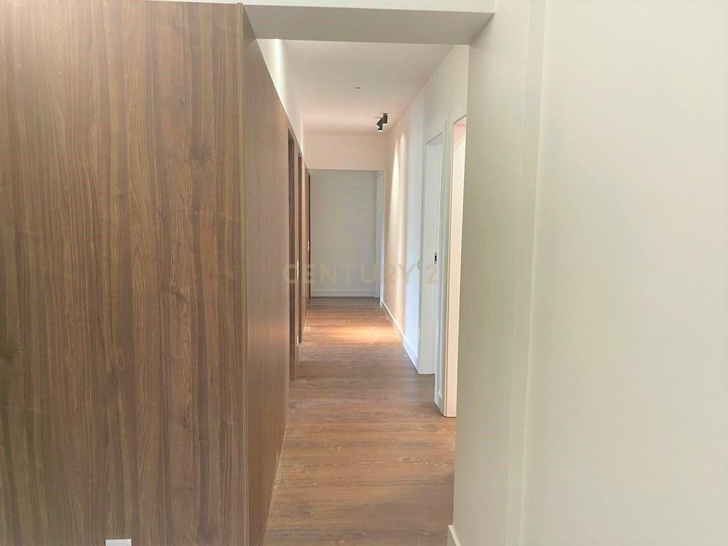Apartamento T5 Totalmente Renovado no Bairro do Liceu - Image 12