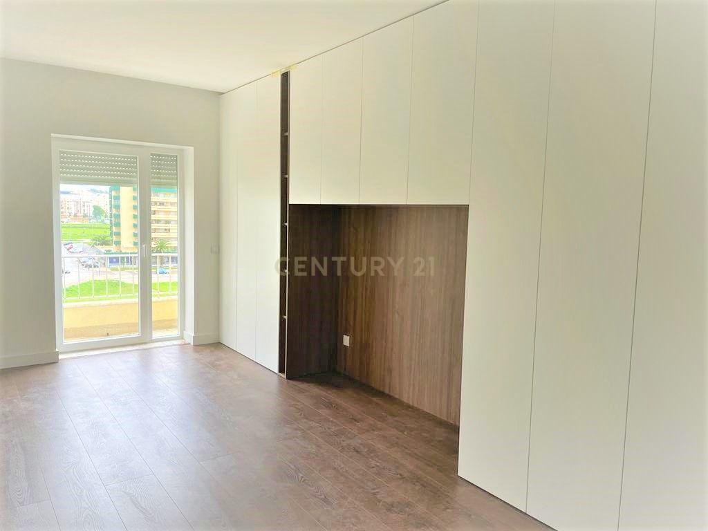Apartamento T5 Totalmente Renovado no Bairro do Liceu - Image 31