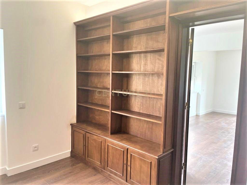 Apartamento T5 Totalmente Renovado no Bairro do Liceu - Image 13