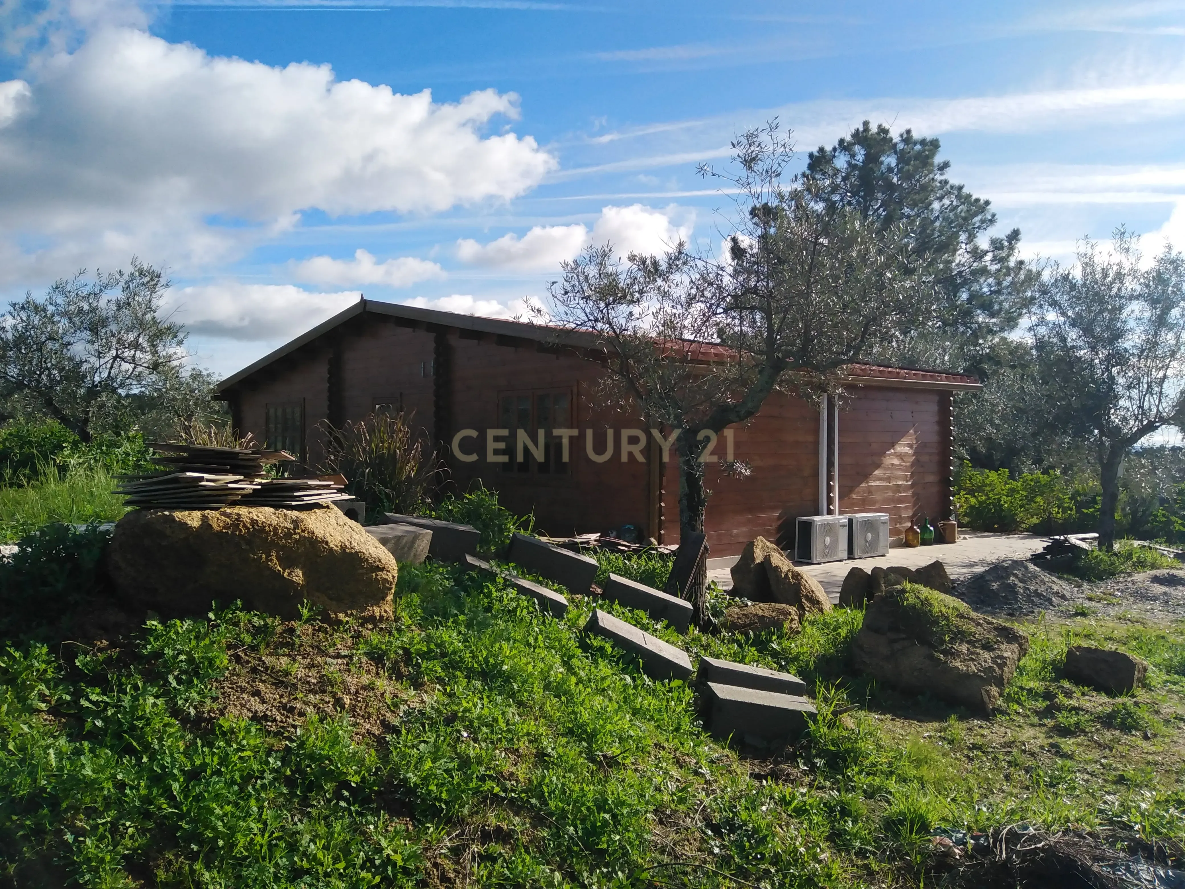 Quinta Com Piscina e Casa Madeira, Lousa, Castelo Branco - Image 11