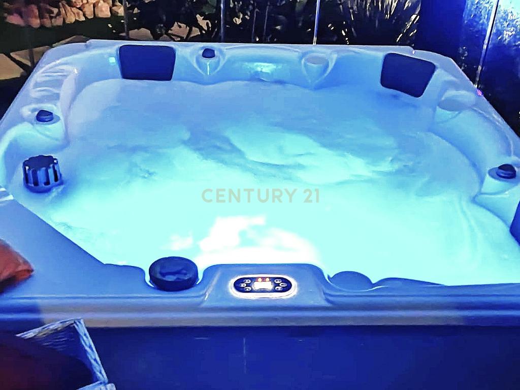 Moradia T3+2 | Sesimbra com Piscina, Jacuzzi, duas Pérgulas Bioclimáticas e muito mais. - Image 22