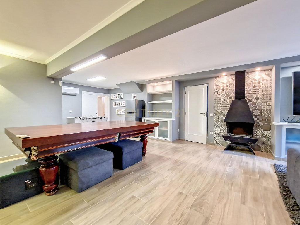 Casa de Luxo em Cascais: Desfrute da Vida em Alto Padrão com 5 Suítes e Piscina! - Image 20