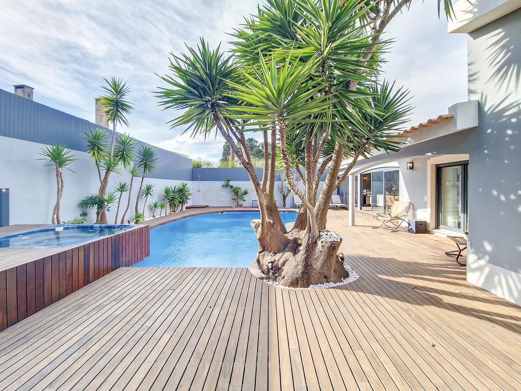 Casa de Luxo em Cascais: Desfrute da Vida em Alto Padrão com 5 Suítes e Piscina! - Image 22