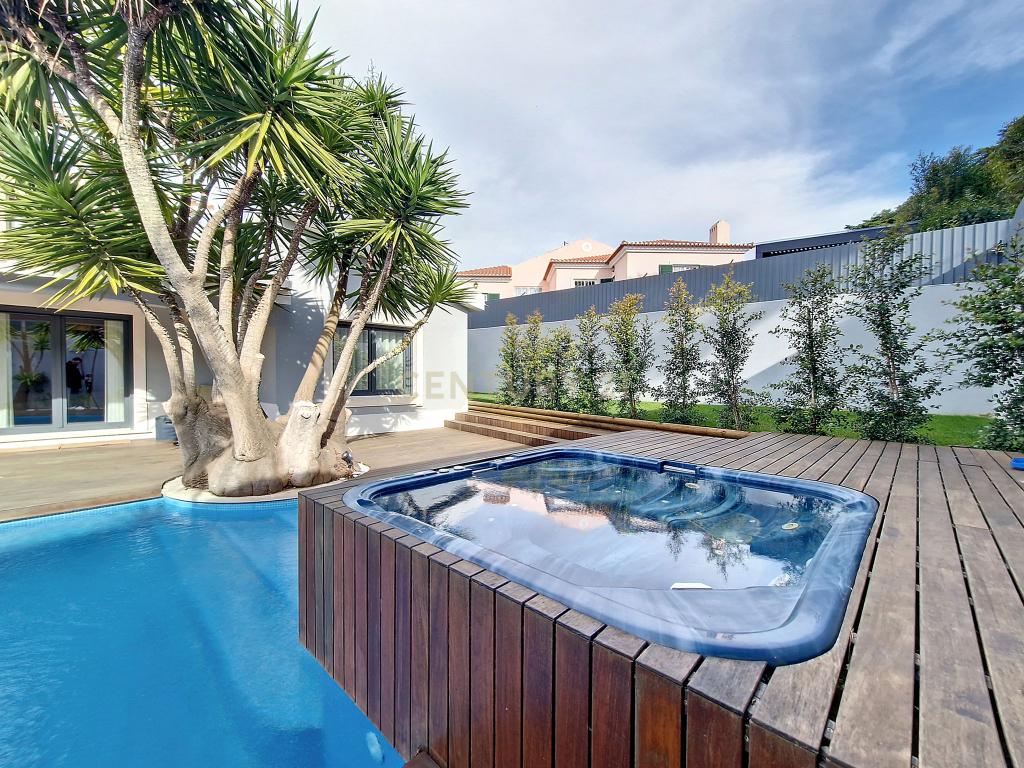 Casa de Luxo em Cascais: Desfrute da Vida em Alto Padrão com 5 Suítes e Piscina! - Image 21