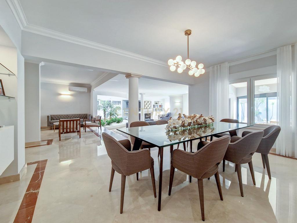 Casa de Luxo em Cascais: Desfrute da Vida em Alto Padrão com 5 Suítes e Piscina! - Image 8