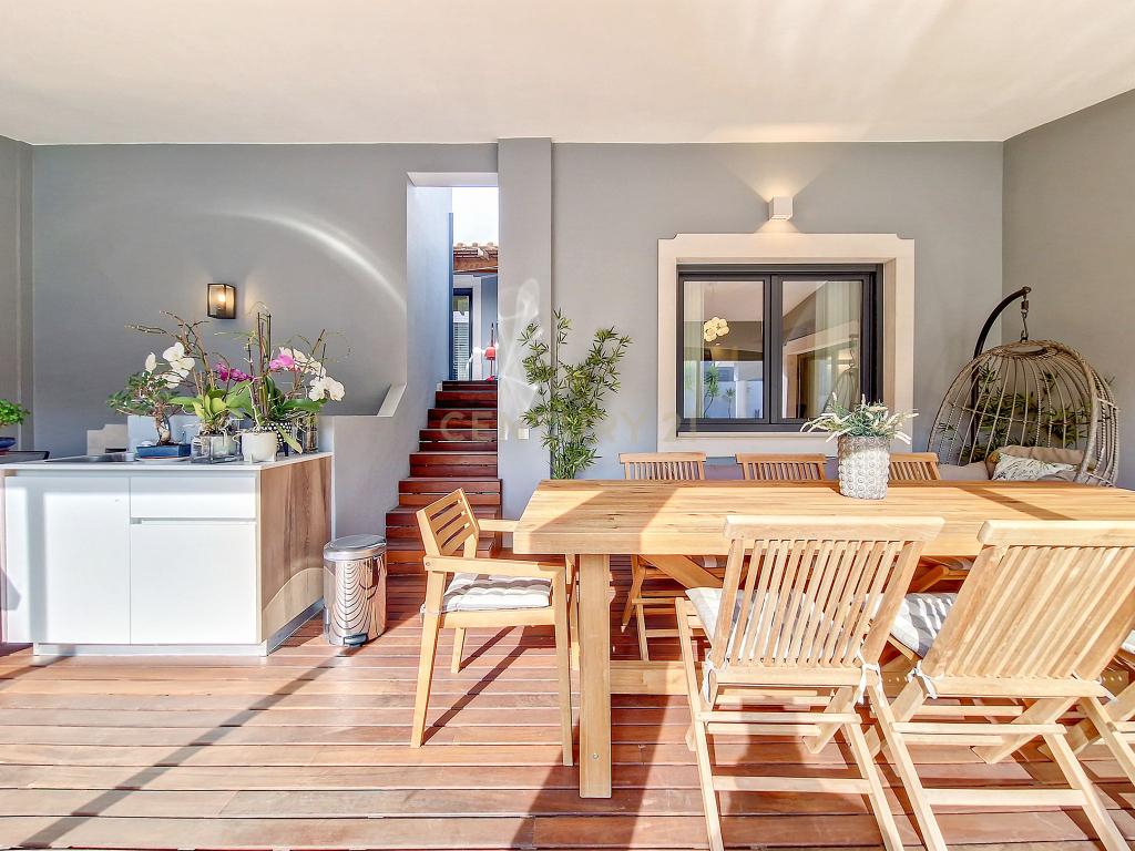 Casa de Luxo em Cascais: Desfrute da Vida em Alto Padrão com 5 Suítes e Piscina! - Image 10