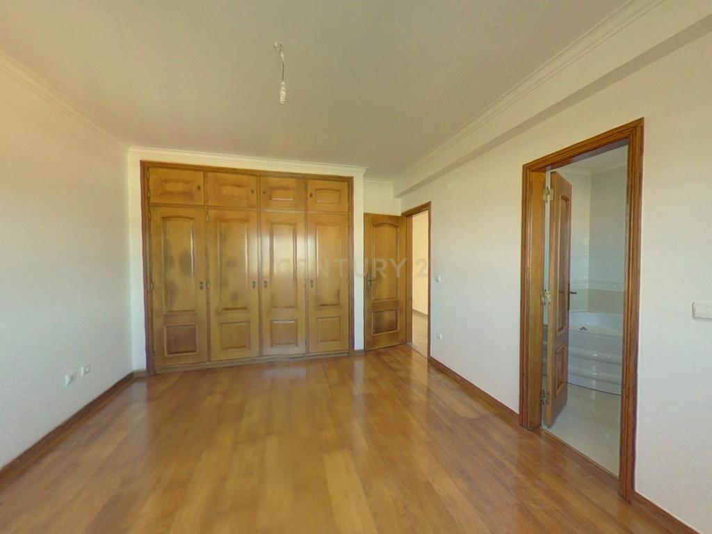 Arrendamento de Moradia T4 com piscina em Torres Vedras - Image 23