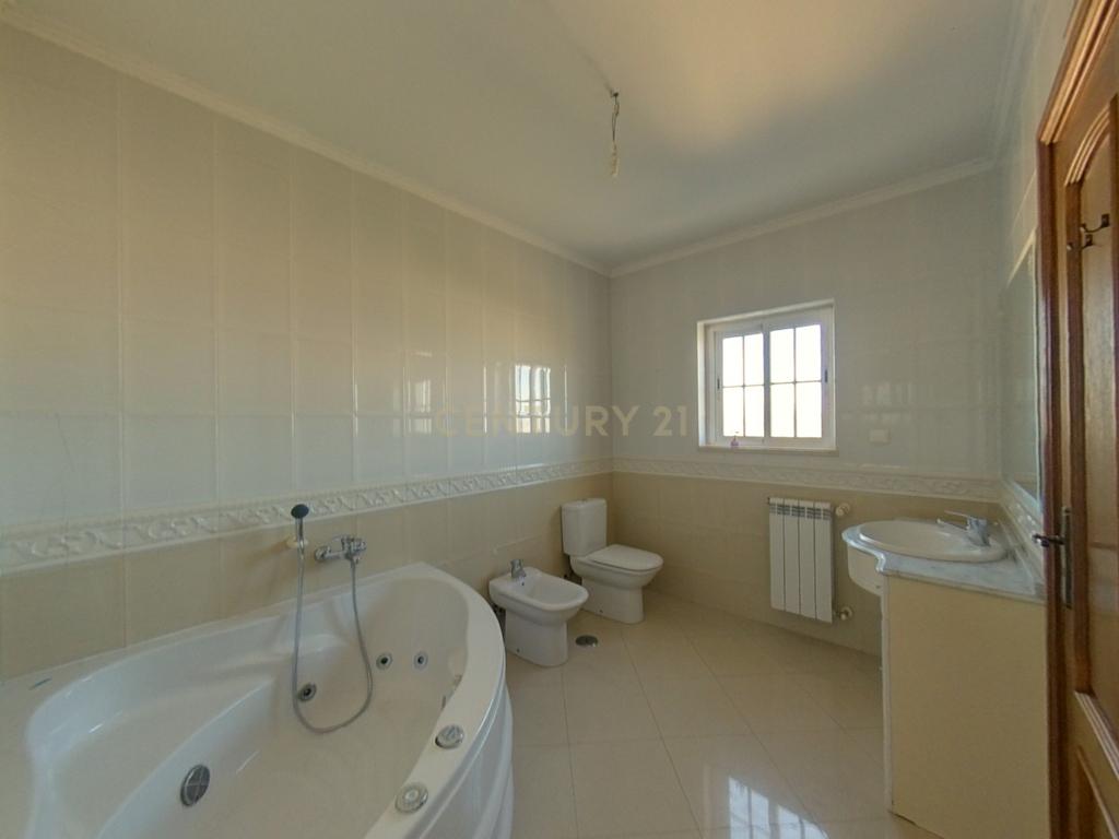 Arrendamento de Moradia T4 com piscina em Torres Vedras - Image 24