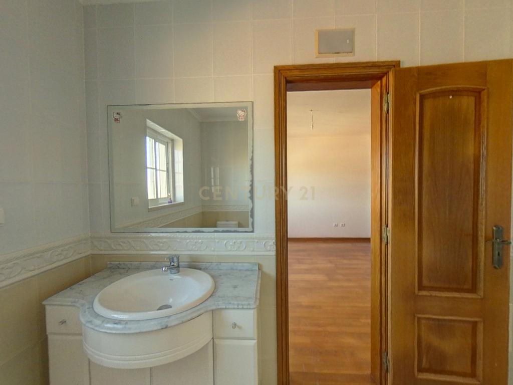 Arrendamento de Moradia T4 com piscina em Torres Vedras - Image 25