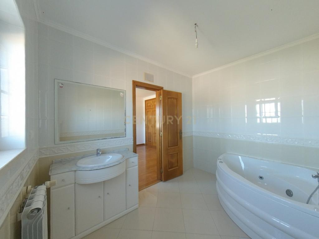Arrendamento de Moradia T4 com piscina em Torres Vedras - Image 26