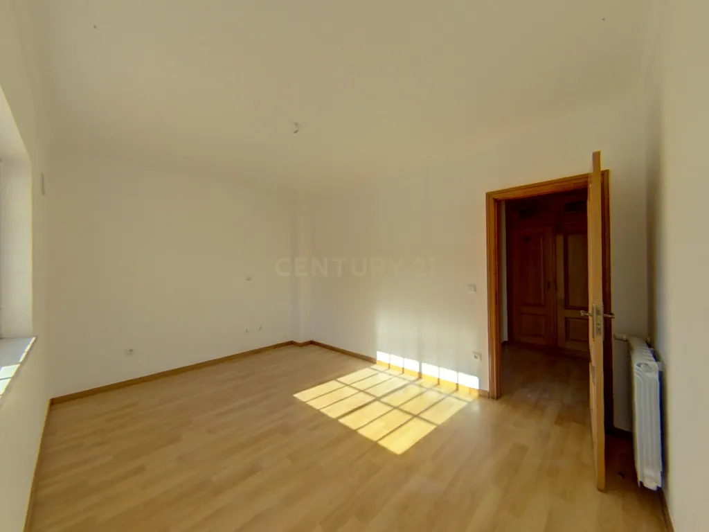 Arrendamento de Moradia T4 com piscina em Torres Vedras - Image 34