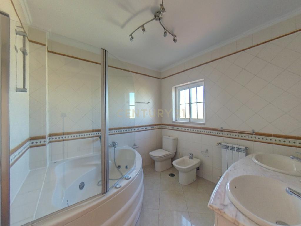 Arrendamento de Moradia T4 com piscina em Torres Vedras - Image 31