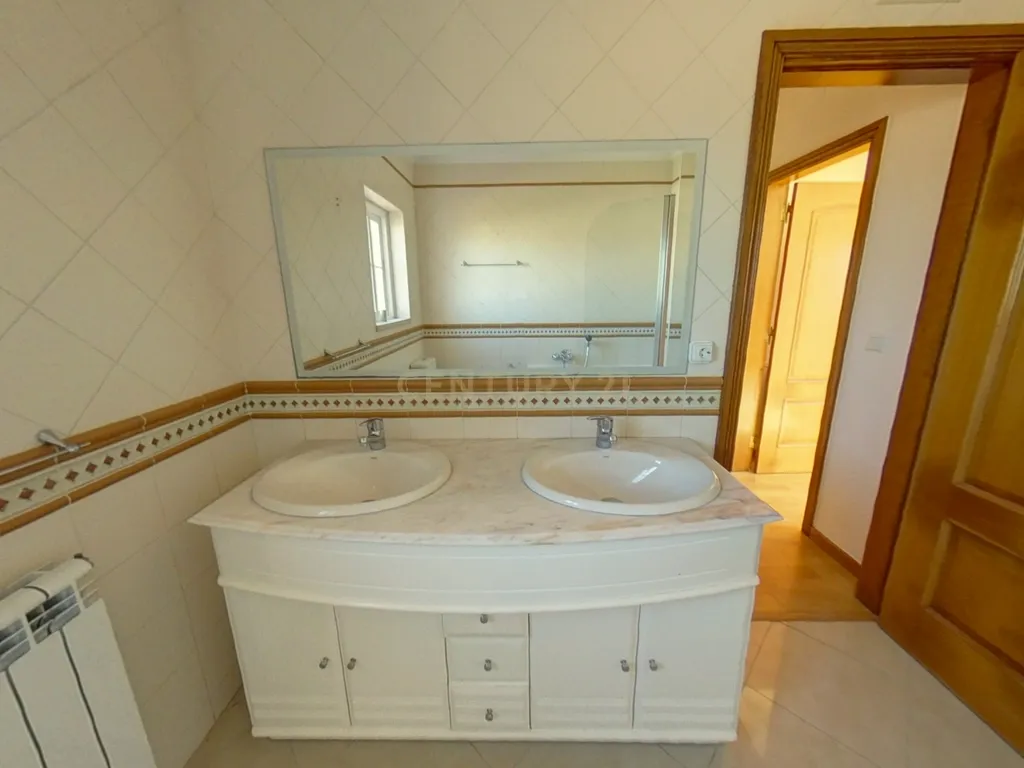 Arrendamento de Moradia T4 com piscina em Torres Vedras - Image 32