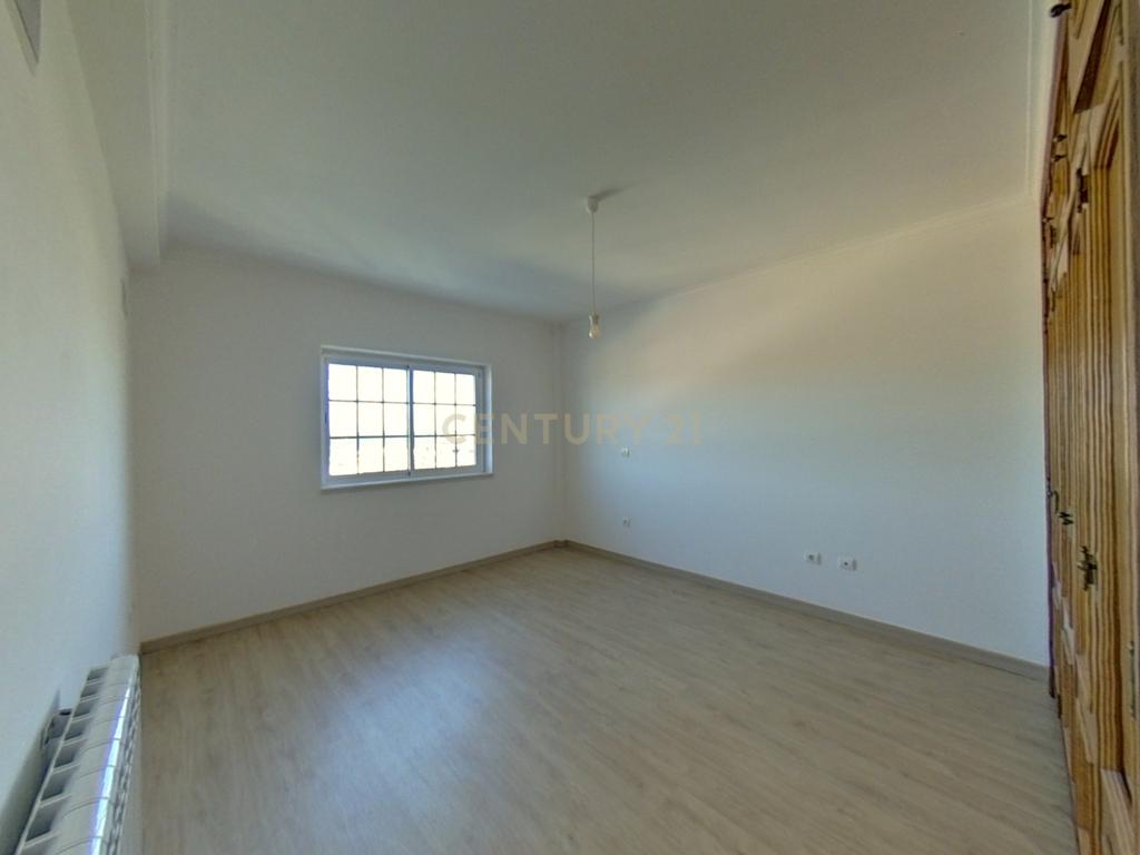 Arrendamento de Moradia T4 com piscina em Torres Vedras - Image 10