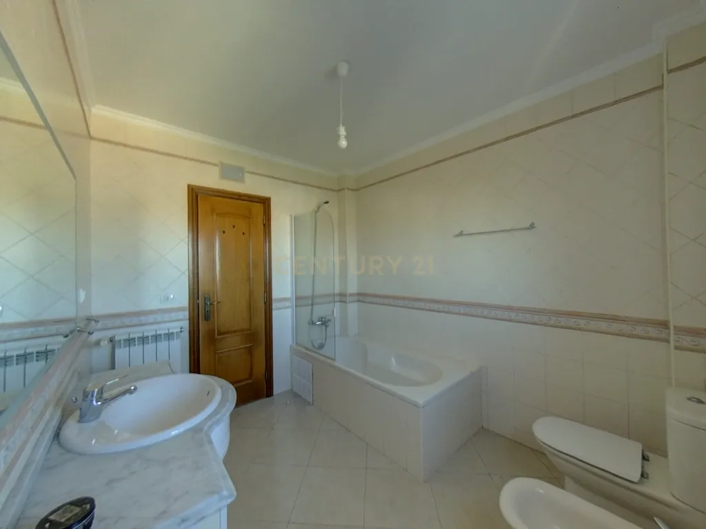 Arrendamento de Moradia T4 com piscina em Torres Vedras - Image 11