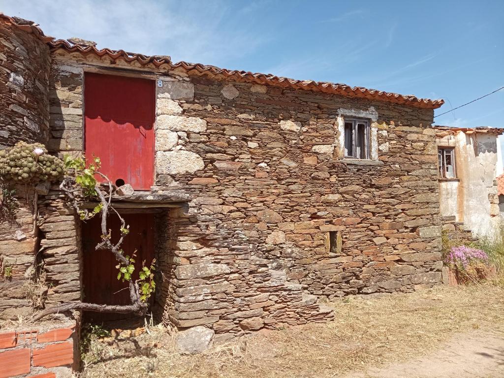Casa em Xisto em Joaninho, Santo André das Tojeiras - Image 1
