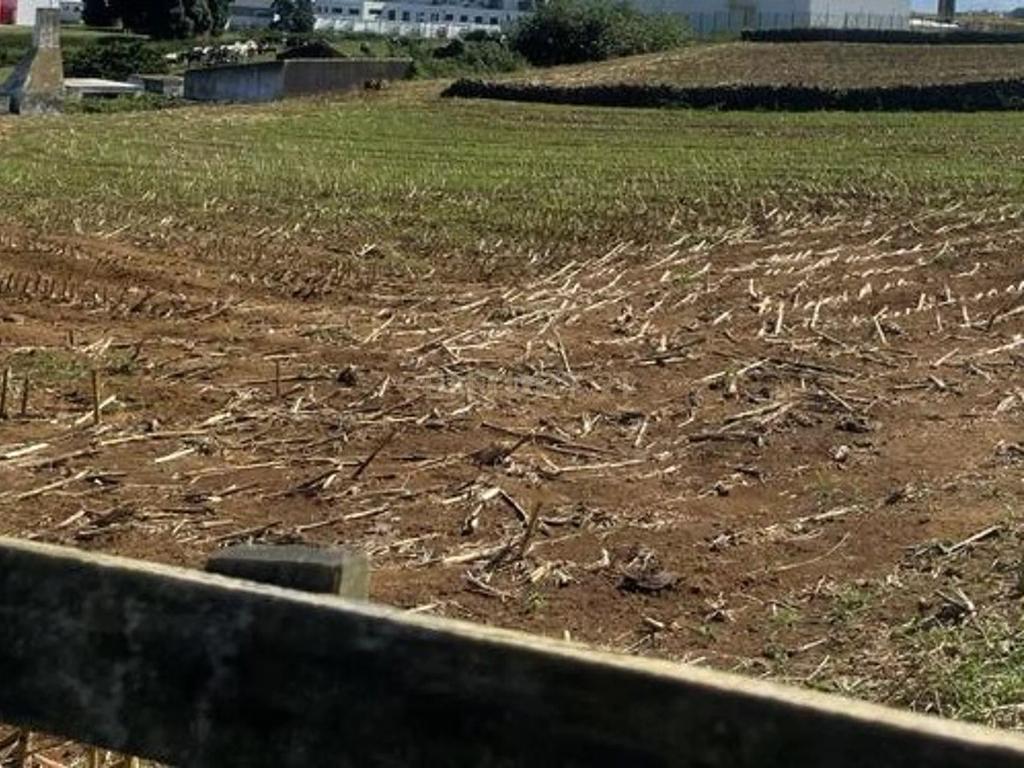 Lote para Construção com Excelente Localização - Image 3