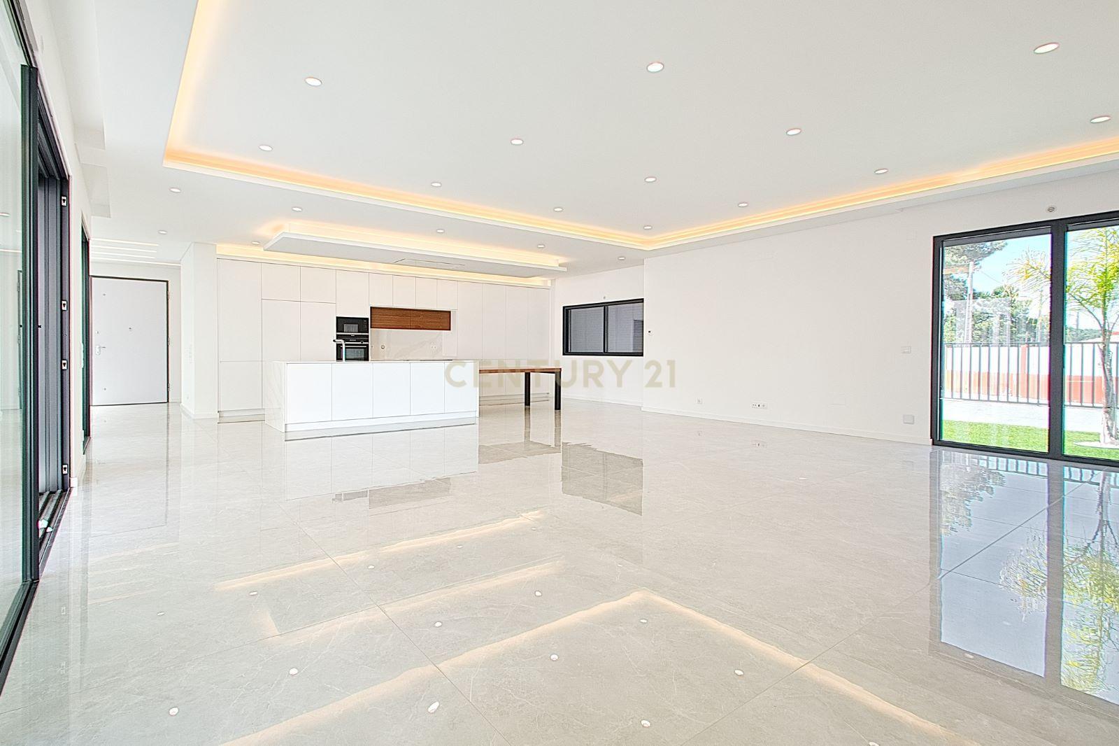 Viva o Luxo: Moradia Térrea de 5 Quartos com Piscina de Água Salgada e Acabamentos de Excelência na Verdizela - Image 7
