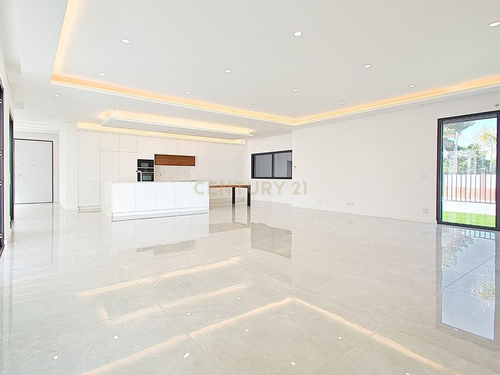 Viva o Luxo: Moradia Térrea de 5 Quartos com Piscina de Água Salgada e Acabamentos de Excelência na Verdizela - Image 7