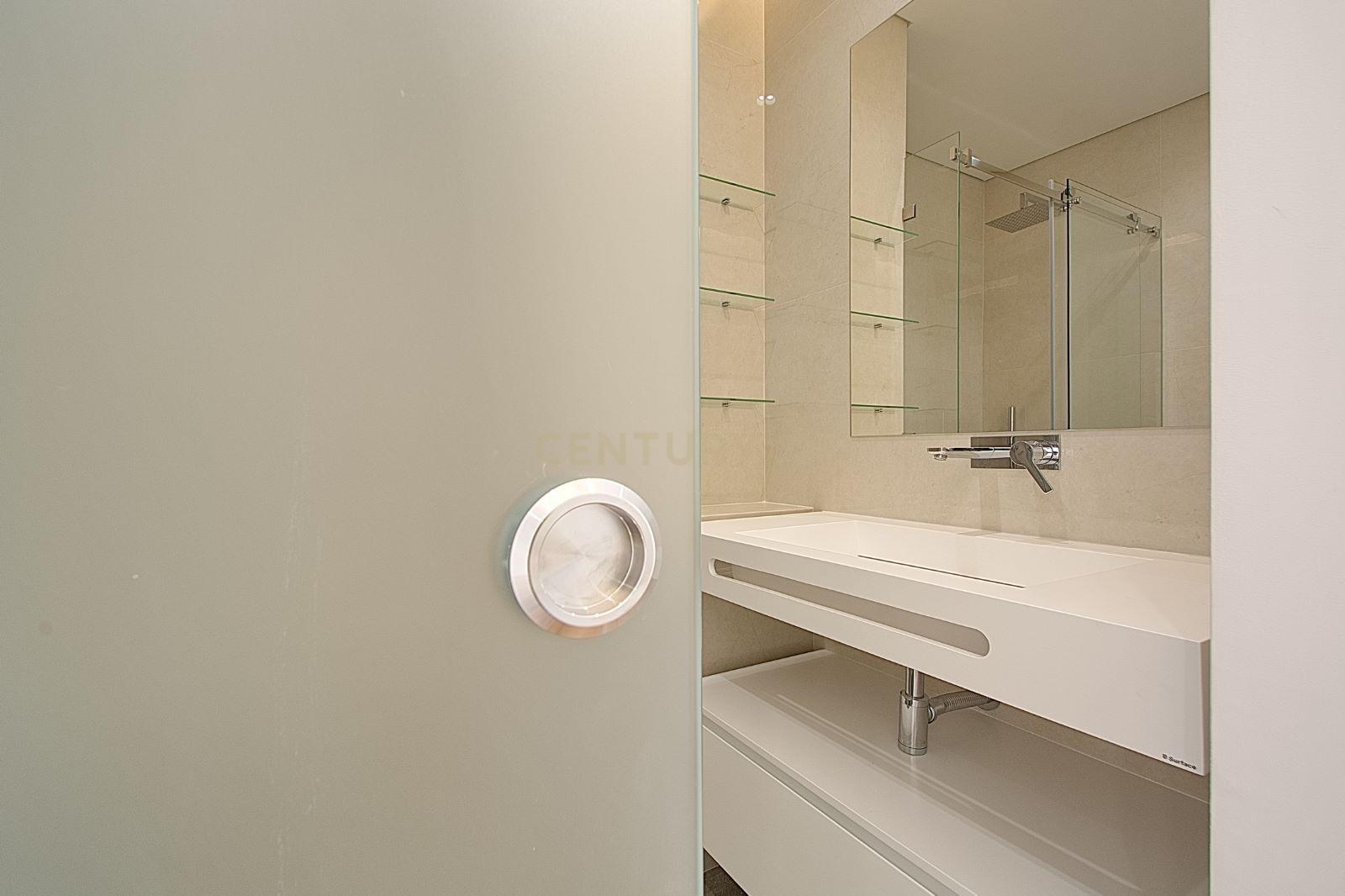 Viva o Luxo: Moradia Térrea de 5 Quartos com Piscina de Água Salgada e Acabamentos de Excelência na Verdizela - Image 12
