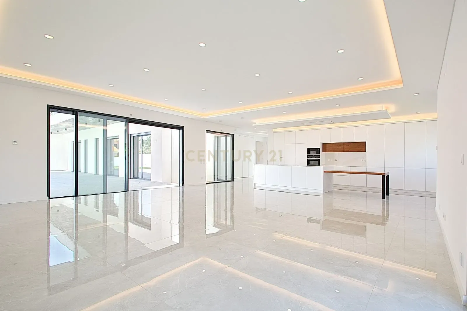 Viva o Luxo: Moradia Térrea de 5 Quartos com Piscina de Água Salgada e Acabamentos de Excelência na Verdizela - Image 8