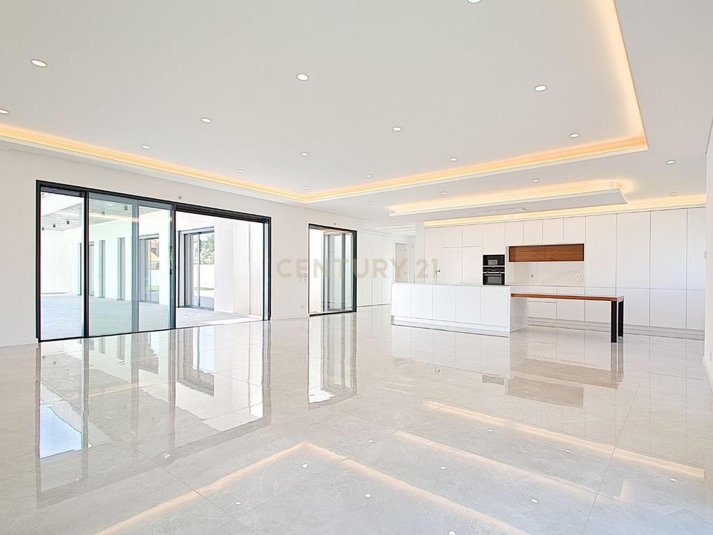 Viva o Luxo: Moradia Térrea de 5 Quartos com Piscina de Água Salgada e Acabamentos de Excelência na Verdizela - Image 8