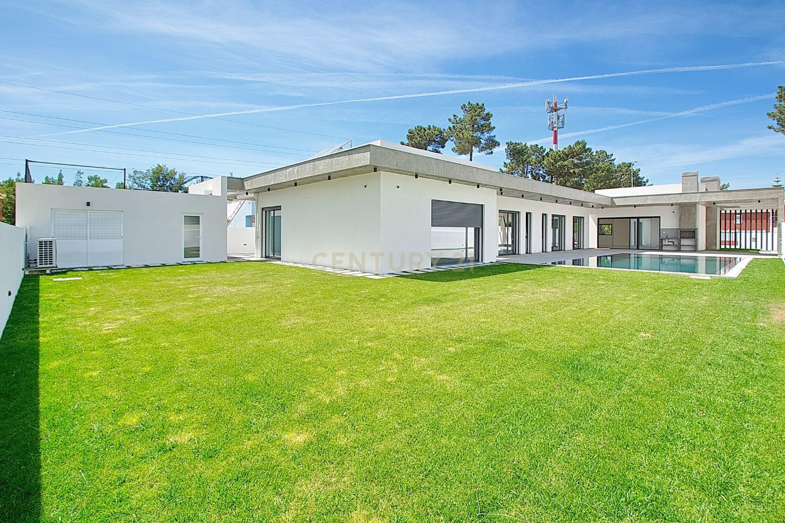 Viva o Luxo: Moradia Térrea de 5 Quartos com Piscina de Água Salgada e Acabamentos de Excelência na Verdizela - Image 5