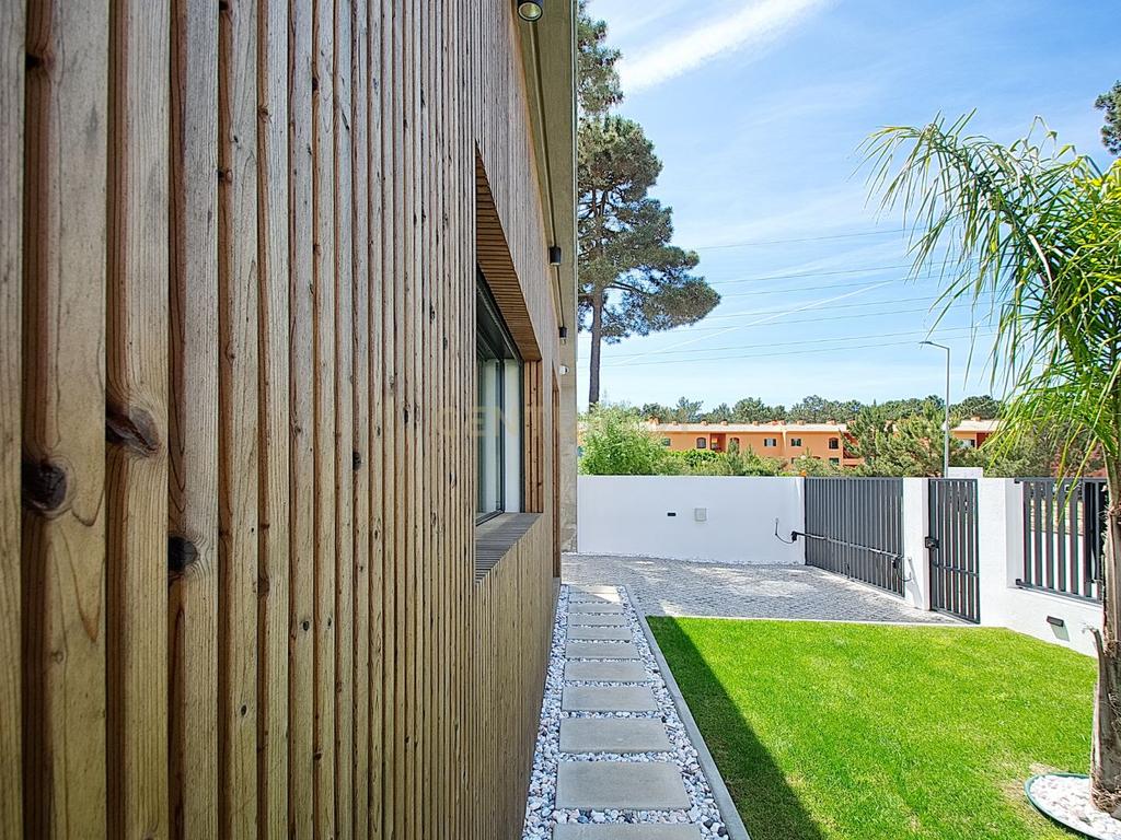 Viva o Luxo: Moradia Térrea de 5 Quartos com Piscina de Água Salgada e Acabamentos de Excelência na Verdizela - Image 23
